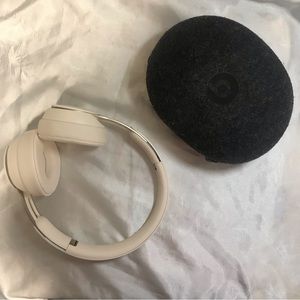 Beats Solo Pro Wireless Noise Cancelling Headphones - Ivory